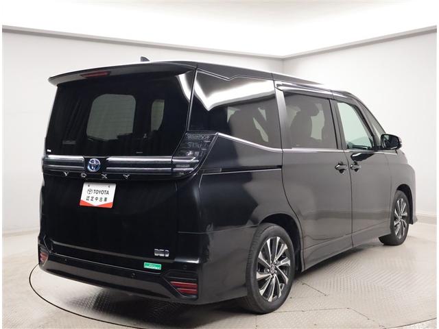 ヴォクシー ハイブリッドS-Z パワーウィンドウ DVD再生機能 インテリキー 横滑防止装置 地デジTV アクティブクルーズコントロール フルオートエアコン リアカメラ エアバッグ ABS 100V充電 ナビTV WAC キーレス(3枚目)