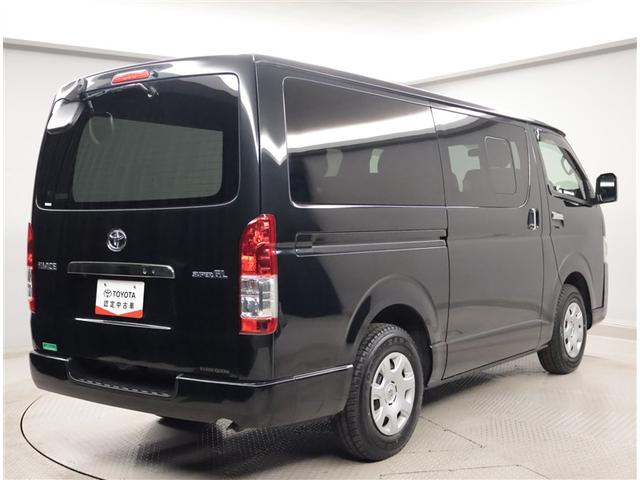 ハイエースバン スーパーＧＬ　ダークプライムＩＩ　運転席助手席エアバック　ＥＳＣ　フルフラット　スマートエントリー　ＬＥＤライト　地デジ　エアコン　パワーウィンドウ　エアバック　キーレスエントリー　イモビライザー　ＥＴＣ付き　パワーステアリング（3枚目）