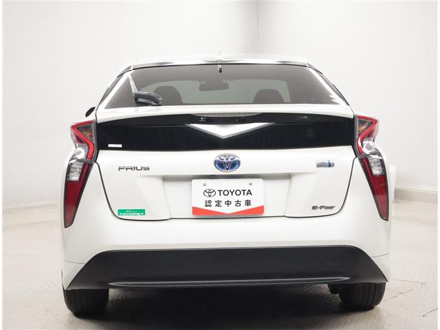 プリウス Ｓ　衝突軽減　４ｗｄ　フルセグＴＶ　エアコン　ＬＥＤヘッドライト　バックガイドモニター　クルコン　ＥＴＣ車載器　盗難防止システム　メモリナビ　パワーステアリング　カーテンエアバック　ＡＢＳ　エアバッグ（2枚目）