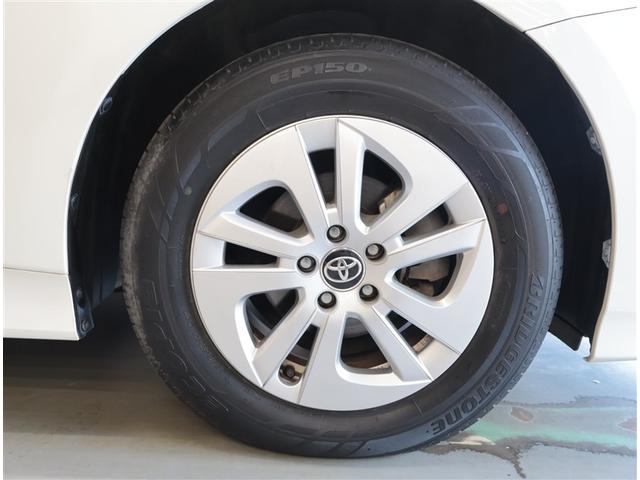 プリウス Ｓ　衝突軽減　４ｗｄ　フルセグＴＶ　エアコン　ＬＥＤヘッドライト　バックガイドモニター　クルコン　ＥＴＣ車載器　盗難防止システム　メモリナビ　パワーステアリング　カーテンエアバック　ＡＢＳ　エアバッグ（19枚目）