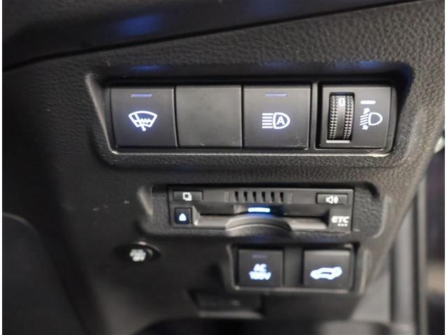 カローラクロス ハイブリッド　Ｚ　寒冷地仕様車　Ａクルコン　ＰＣＳ　Ｐシート　４ＷＤ車　横滑り防止装置　キーフリー　ＡＢＳ　ＬＥＤライト　ＥＴＣ車載器　盗難防止装置　ナビ　アルミホイール　スマートキー　ＤＶＤ　Ｂカメラ　エアバッグ（16枚目）