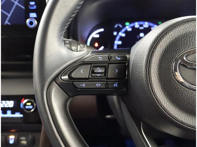 ヤリスクロス ハイブリッドZ インテリジェントキー アルミホイル LEDライト リアカメラ ナビ クルーズコントロール 整備記録簿 横滑り防止システム メモリーナビゲーション 電動シ-ト パワステ オートエアコン キーフリー(7枚目)