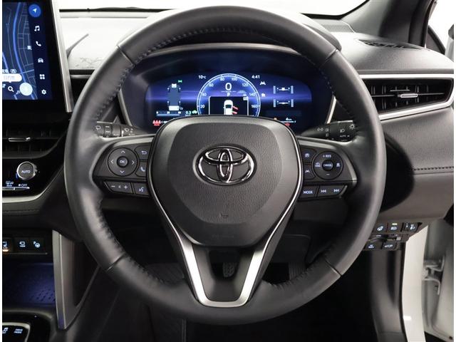 カローラクロス ハイブリッド Z 電動シート 衝突軽減ブレ メモリーナビ AC100V LEDライト オートクルーズコントロール ミュージックプレイヤー接続可 キーレス アルミホイール フルセグTV ドラレコ 4WD 寒冷地仕様(6枚目)