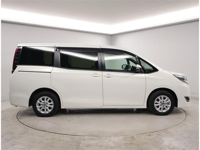 ノア ハイブリッドＧ　Ｒカメラ　スマートキー＆プッシュスタート　ＬＥＤへッドライト　イモビライザー　記録簿有　Ｗエアコン　パワーウインドウ　アルミ　クルコン　エアバッグ　横滑り防止　フルフラット　パワステ　ナビＴＶ　ＡＢＳ（4枚目）