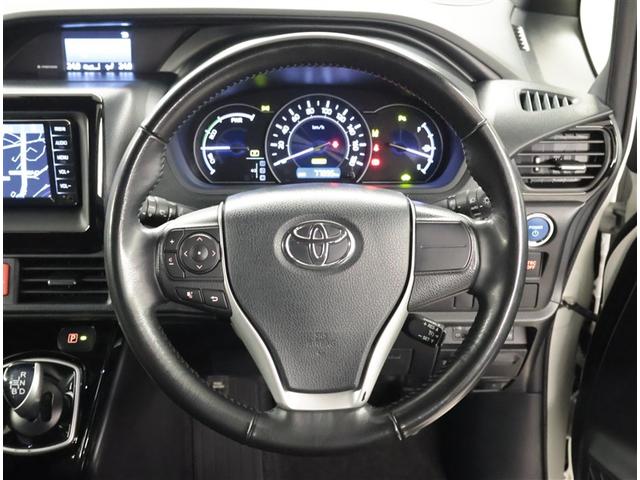 ノア ハイブリッドＧ　Ｒカメラ　スマートキー＆プッシュスタート　ＬＥＤへッドライト　イモビライザー　記録簿有　Ｗエアコン　パワーウインドウ　アルミ　クルコン　エアバッグ　横滑り防止　フルフラット　パワステ　ナビＴＶ　ＡＢＳ（6枚目）