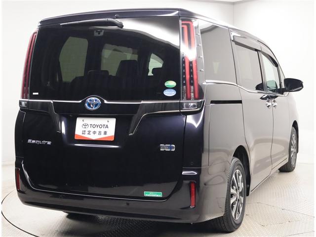 エスクァイア ハイブリッドGiプレミアムパッケジブラックテーラード 誤発進抑制機能 Bカメラ スマートキー ナビ&TV イモビライザー LEDランプ ETC車載器 クルーズコントロール アルミ 地デジ 横滑り防止装置 キーレス ABS DVD再生 3列シート 記録簿(3枚目)