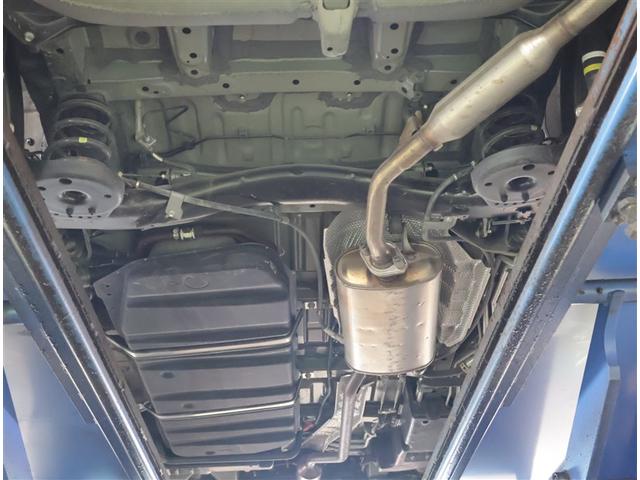 エスクァイア ハイブリッドGiプレミアムパッケジブラックテーラード 誤発進抑制機能 Bカメラ スマートキー ナビ&TV イモビライザー LEDランプ ETC車載器 クルーズコントロール アルミ 地デジ 横滑り防止装置 キーレス ABS DVD再生 3列シート 記録簿(28枚目)