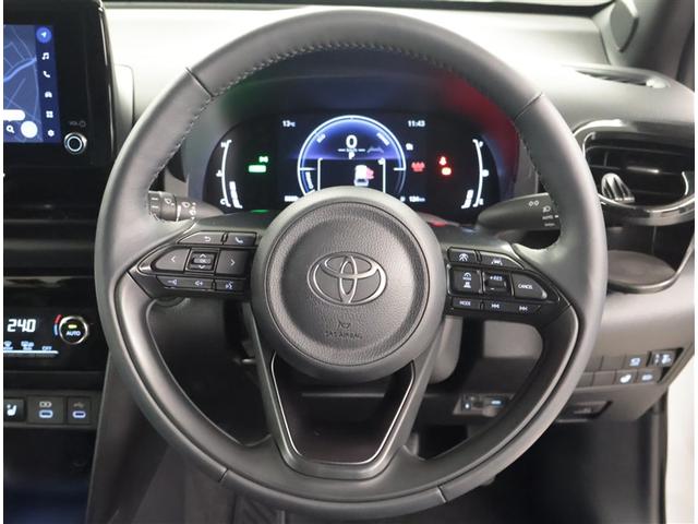 ヤリスクロス ハイブリッドＺ　ドライブレコーダ　インテリジェントキー　アルミホイル　ＬＥＤライト　リアカメラ　クルーズコントロール　整備記録簿　横滑り防止システム　ナビＴＶ　メモリーナビゲーション　電動シ－ト　パワステ　キーフリー（6枚目）