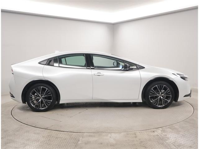 プリウス Ｚ　リアカメラ　パノラマサンルーフ　プリクラッシュ　ＰＷシート　メモリナビ　ＡＣ１００Ｖ電源　ＬＥＤランプ　ナビ・ＴＶ　オートクルーズ　アルミホイール　ドライブレコーダ　ＡＣ　運転席エアバッグ　ＥＴＣ付（4枚目）