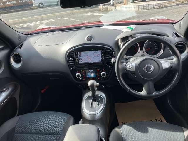 【インテリエントキー】身に付けているだけで、ドアノブのボタンを押せば車の施錠、解除ができます。エンジンをかける時も車内にないとエンジンがかからない仕組みになっています。