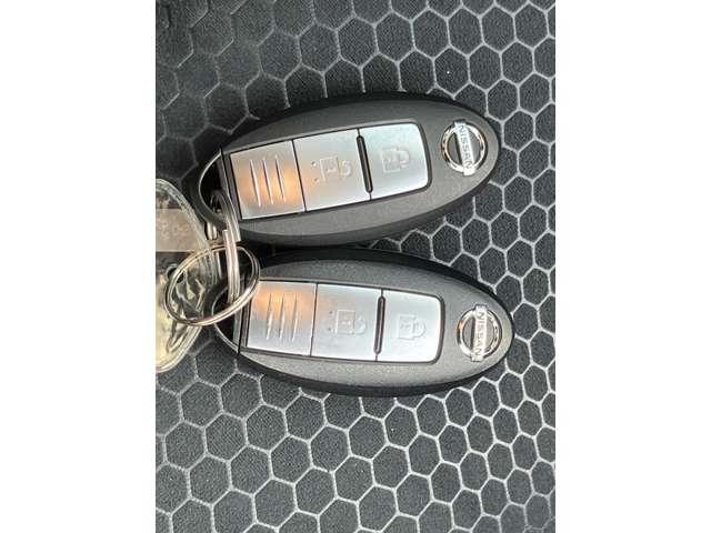 インテリジェントキーが付いてとっても便利。これがあればドアなどの開閉やエンジンの始動までらくらくです！