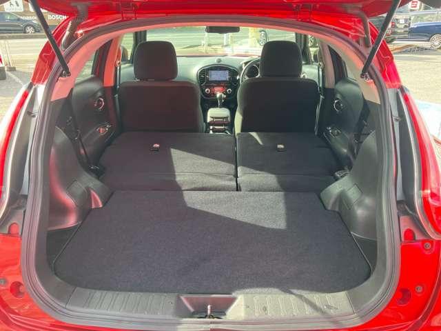 後席は６：４分割シートで簡単に前に倒せます！荷物の大きさによって片方だけ倒したり、両方倒せば大きな荷室空間となります。