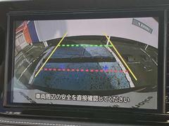 バックモニター付いて車庫入れも安心です。ナビの画面で映りますので、大変見やすいです。運転が苦手な方、初心者の方にも嬉しい機能です。 6