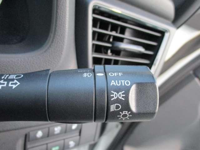 X 禁煙車 メーカーナビ アラウンドビューモニター ETC エマージェンシーブレーキ クルーズコントロール LEDヘッドライト スマートルームミラー VDC シートヒータ 純正アルミホイール ワンオーナー(11枚目)