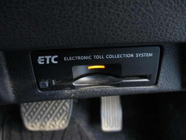 X 禁煙車 メーカーナビ アラウンドビューモニター ETC エマージェンシーブレーキ クルーズコントロール LEDヘッドライト スマートルームミラー VDC シートヒータ 純正アルミホイール ワンオーナー(18枚目)