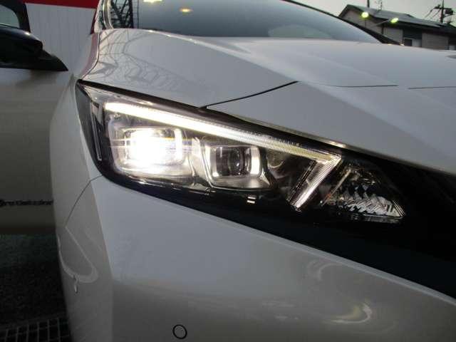 X 禁煙車 メーカーナビ アラウンドビューモニター ETC エマージェンシーブレーキ クルーズコントロール LEDヘッドライト スマートルームミラー VDC シートヒータ 純正アルミホイール ワンオーナー(23枚目)