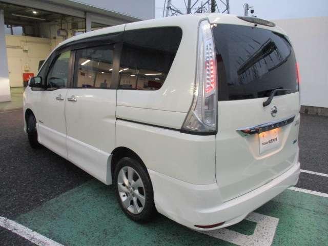 セレナ ハイウェイスター S-ハイブリッド パナソニック製ナビ(CN-L800SED) 後席モニター 両側電動スライド バックカメラ クルーズコントロール ETC キセノンライト アイドリングストップ 社外リモコンスターター 純正アルミホイール(5枚目)