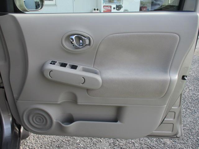 キューブ １５Ｘ　Ｖセレクション　禁煙車　メモリーナビ（ＭＭ３１７Ｄ－Ｗ）　バックカメラ　ＥＴＣ２．０　前方ドライブレコーダー　車線逸脱警報装置　ハロゲンヘッドライト　コーナーポール　コーナーセンサー　マニュアルエアコン　ワンオーナー（32枚目）