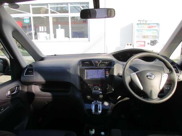 セレナ ハイウェイスター　Ｓ－ハイブリッド　Ｖセレクション　禁煙車　メモリーナビ（ＭＰ３１３Ｄ－Ｗ）　バックカメラ　クルーズコントロール　ＥＴＣ　両側電動スライド　アイドリングストップ　キセノンヘッドライト　インテリジェントキー　純正アルミホイール　ワンオーナ（6枚目）