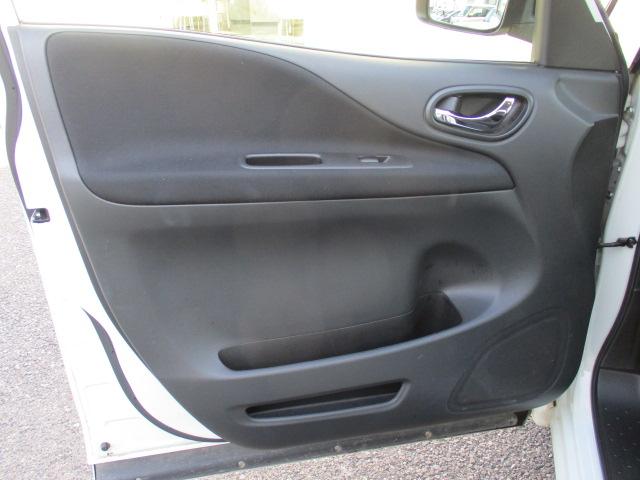 セレナ ハイウェイスター　Ｓ－ハイブリッド　Ｖセレクション　禁煙車　メモリーナビ（ＭＰ３１３Ｄ－Ｗ）　バックカメラ　クルーズコントロール　ＥＴＣ　両側電動スライド　アイドリングストップ　キセノンヘッドライト　インテリジェントキー　純正アルミホイール　ワンオーナ（30枚目）