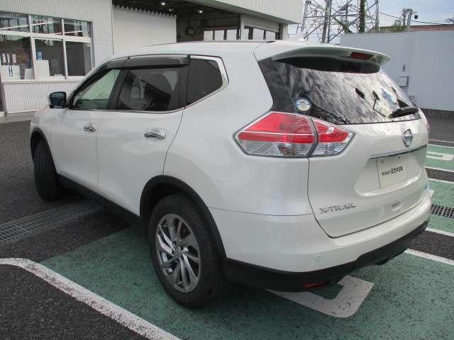 エクストレイル ２．０　２０Ｘｔｔ　エマージェンシーブレーキパッケージ　３列車　禁煙車　ＨＤＤナビ　クルコン　電動バックドア（5枚目）