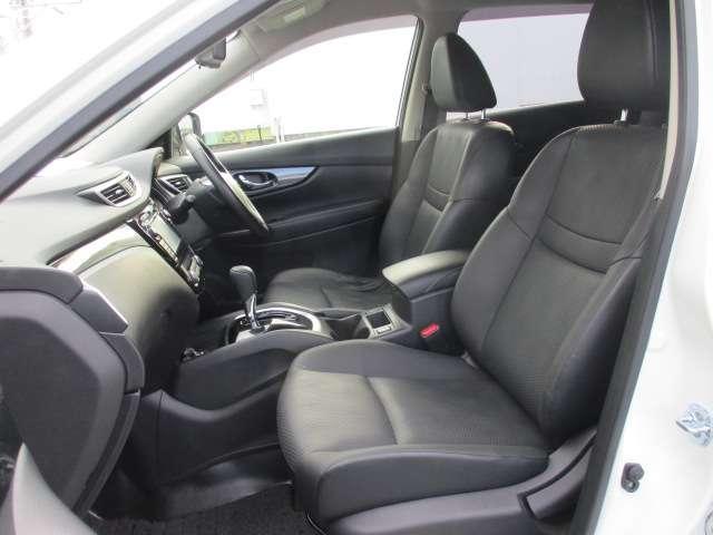 エクストレイル ２．０　２０Ｘｔｔ　エマージェンシーブレーキパッケージ　３列車　禁煙車　ＨＤＤナビ　クルコン　電動バックドア（8枚目）