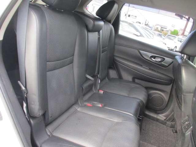 エクストレイル ２．０　２０Ｘｔｔ　エマージェンシーブレーキパッケージ　３列車　禁煙車　ＨＤＤナビ　クルコン　電動バックドア（9枚目）