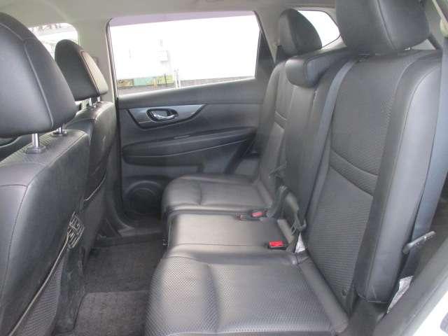 エクストレイル ２．０　２０Ｘｔｔ　エマージェンシーブレーキパッケージ　３列車　禁煙車　ＨＤＤナビ　クルコン　電動バックドア（10枚目）