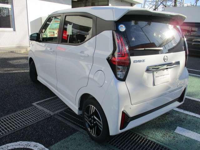 デイズ ハイウェイスター X 当社社用車UP 禁煙車 後期型 メモリーナビ(MM223D-L) ETC2.0 エマージェンシーブレーキ 車線逸脱警報装置 アラウンドビューモニター ナビ連動前後ドライブレコーダー 純正アルミホイール(6枚目)