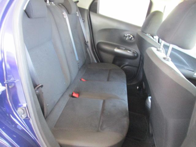 厚みのあるクッションとゆったりとした座面で快適な座り心地のリヤシート☆