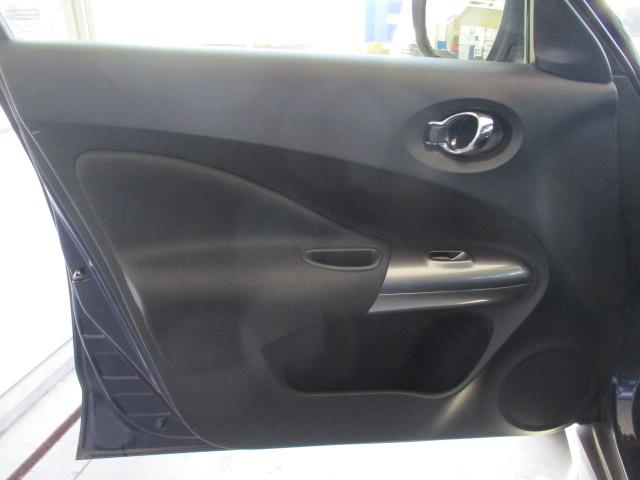 助手席ドアの内張です。抗菌・防臭チタニアの効果はお車のご使用状況によって異なりますが、約３年間持続します☆