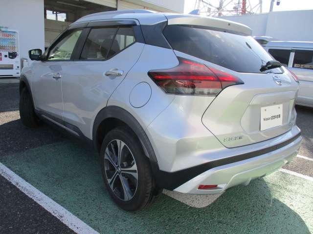 キックス Ｘ　ツートーンインテリアエディション　禁煙車　プロパイロット　メモリーナビ（ＭＭ３２０Ｄ－Ｌ）　エマージェンシーブレーキ　前後ドライブレコーダー　アラウンドビューモニター　車線逸脱警報装置　シートヒーター　純正アルミホイール　ワンオーナー（5枚目）