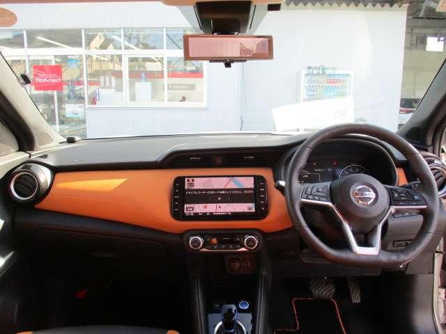 キックス Ｘ　ツートーンインテリアエディション　禁煙車　プロパイロット　メモリーナビ（ＭＭ３２０Ｄ－Ｌ）　エマージェンシーブレーキ　前後ドライブレコーダー　アラウンドビューモニター　車線逸脱警報装置　シートヒーター　純正アルミホイール　ワンオーナー（6枚目）