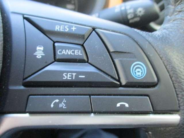 キックス Ｘ　ツートーンインテリアエディション　禁煙車　プロパイロット　メモリーナビ（ＭＭ３２０Ｄ－Ｌ）　エマージェンシーブレーキ　前後ドライブレコーダー　アラウンドビューモニター　車線逸脱警報装置　シートヒーター　純正アルミホイール　ワンオーナー（11枚目）