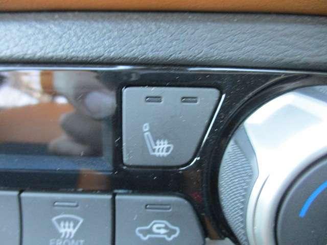 キックス Ｘ　ツートーンインテリアエディション　禁煙車　プロパイロット　メモリーナビ（ＭＭ３２０Ｄ－Ｌ）　エマージェンシーブレーキ　前後ドライブレコーダー　アラウンドビューモニター　車線逸脱警報装置　シートヒーター　純正アルミホイール　ワンオーナー（14枚目）