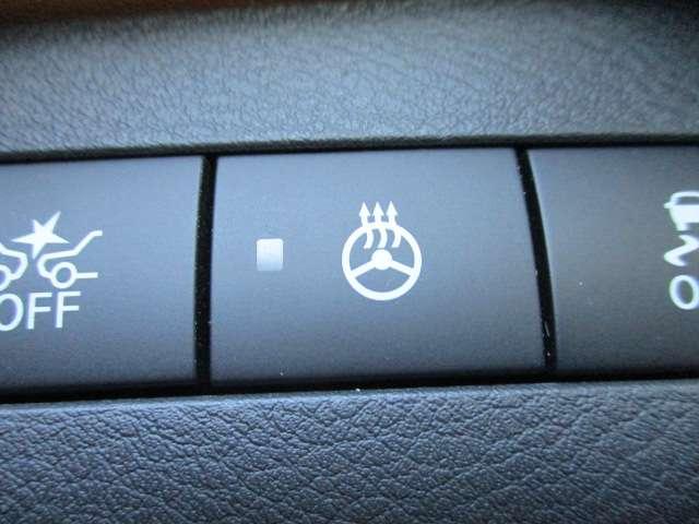 キックス Ｘ　ツートーンインテリアエディション　禁煙車　プロパイロット　メモリーナビ（ＭＭ３２０Ｄ－Ｌ）　エマージェンシーブレーキ　前後ドライブレコーダー　アラウンドビューモニター　車線逸脱警報装置　シートヒーター　純正アルミホイール　ワンオーナー（15枚目）