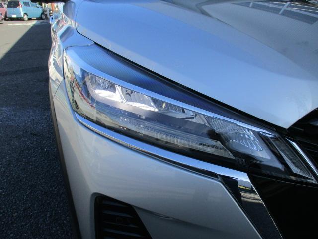 キックス Ｘ　ツートーンインテリアエディション　禁煙車　プロパイロット　メモリーナビ（ＭＭ３２０Ｄ－Ｌ）　エマージェンシーブレーキ　前後ドライブレコーダー　アラウンドビューモニター　車線逸脱警報装置　シートヒーター　純正アルミホイール　ワンオーナー（44枚目）