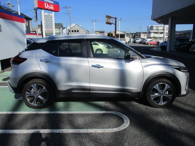 キックス Ｘ　ツートーンインテリアエディション　禁煙車　プロパイロット　メモリーナビ（ＭＭ３２０Ｄ－Ｌ）　エマージェンシーブレーキ　前後ドライブレコーダー　アラウンドビューモニター　車線逸脱警報装置　シートヒーター　純正アルミホイール　ワンオーナー（50枚目）