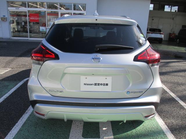 キックス Ｘ　ツートーンインテリアエディション　禁煙車　プロパイロット　メモリーナビ（ＭＭ３２０Ｄ－Ｌ）　エマージェンシーブレーキ　前後ドライブレコーダー　アラウンドビューモニター　車線逸脱警報装置　シートヒーター　純正アルミホイール　ワンオーナー（52枚目）