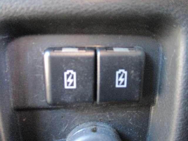 ソリオバンディット ハイブリッドMV 禁煙車 誤発進抑制機能 全方位カメラ ドライブレコーダー 純正メモリーナビ デュアルカメラブレーキサポート 後席モニター 両側電動スライド ETC2.0 シートヒータ 社外アルミホイール ワンオーナー(19枚目)