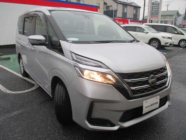 セレナ XV 禁煙車 エマージェンシーブレーキ 踏み間違い防止 ETC2.0 10インチナビ(MM520D-L) アラウンドビューモニター 後側方車両検知 クルーズコントロール ドライブレコーダー 両側電動スライド(3枚目)
