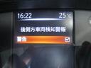 BSW(後側方車両検知警報)機能は車線変更時、隣車線に車両がいる場合、警報とともにメーター内の表示とAピラーの表示灯が点滅し、ドライバーに注意を促します。