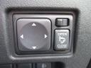 電動格納ドアミラーを装備しております。駐停車時や狭い路地でのすれ違い時などで便利です☆また、手元のスイッチで左右ガラス面の角度変更ができるため、お好みの角度に調整が可能です♪