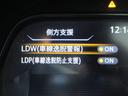 車線逸脱防止機能付き♪ふらつき防止も兼ねており安全装備でもありますね♪白線をまたいで走行しますと警報音でお知らせしてくれますので、長距離ドライブ時など安心です。