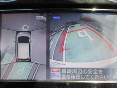 アラウンドビューモニターが駐車をアシスト☆４つの高解像度カメラで車の周囲を撮影。ミニバン、ＳＵＶなどの死角の駐停車も驚く程楽です！バックカメラは、車庫入れの時は勿論、後方の安全確認もできて安心です♪ 7