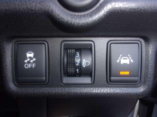 ノート X DIG-S Vセレクション+セーフティ メモリーナビ 全周囲モニター アイドリングストップ ECOモード オートエアコン エマージェンシーブレーキ 踏み間違い防止 車線逸脱警報 横滑り防止 セキュリティ ETC インテリキー ワンオーナー(9枚目)