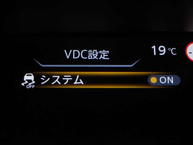 ハイウェイスター　ＶセレクションＩＩ　２．０　ハイウェイスター　ＶセレクションＩＩ　ワンオーナー　禁煙車　後席モニター　９インチモニターナビ　全周囲カメラ　前側ドライブレコーダー　ＥＴＣ２．０　踏み間違い防止アシスト　衝突被害軽減ブレーキ(13枚目)