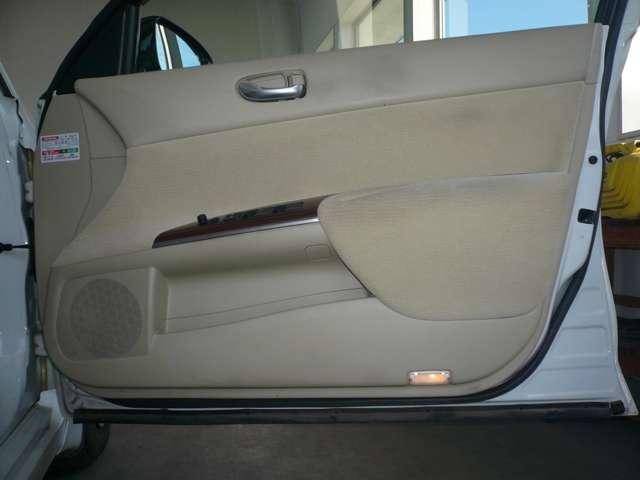 ティアナ 250XE 2.5 250XE ワンオーナー 禁煙車 メーカーナビ バックカメラ 横滑り防止装置 オートエアコン インテリジェントキー ETC 前後プラスチックバイザー プライバシーガラス ドアミラーウインカー(24枚目)