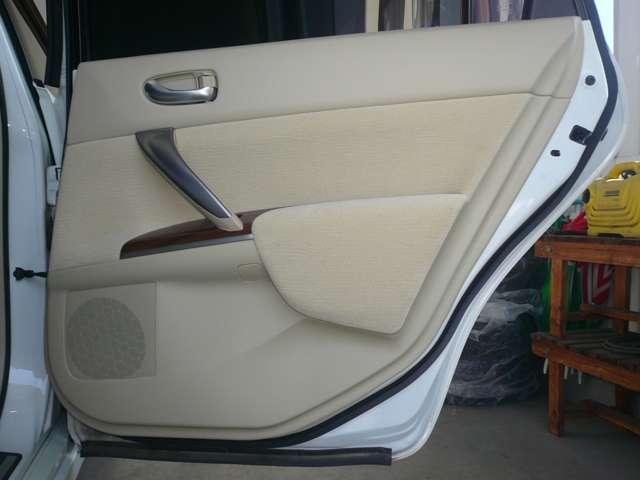 ティアナ 250XE 2.5 250XE ワンオーナー 禁煙車 メーカーナビ バックカメラ 横滑り防止装置 オートエアコン インテリジェントキー ETC 前後プラスチックバイザー プライバシーガラス ドアミラーウインカー(25枚目)