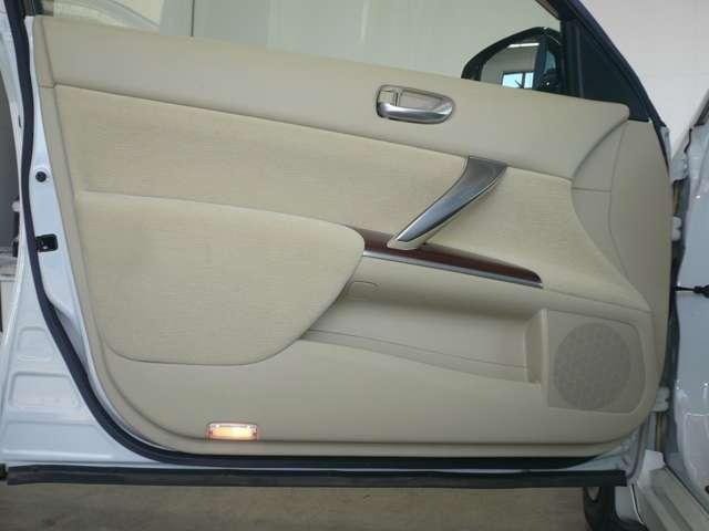 ティアナ 250XE 2.5 250XE ワンオーナー 禁煙車 メーカーナビ バックカメラ 横滑り防止装置 オートエアコン インテリジェントキー ETC 前後プラスチックバイザー プライバシーガラス ドアミラーウインカー(26枚目)